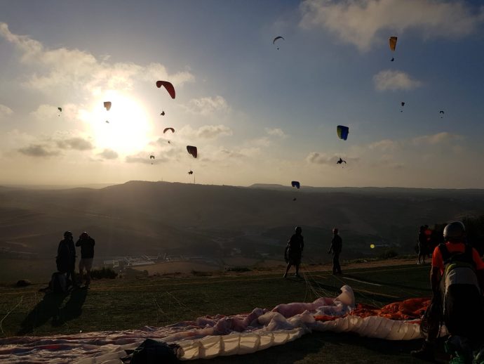 Vuelo en parapente grupos, vista atardecer